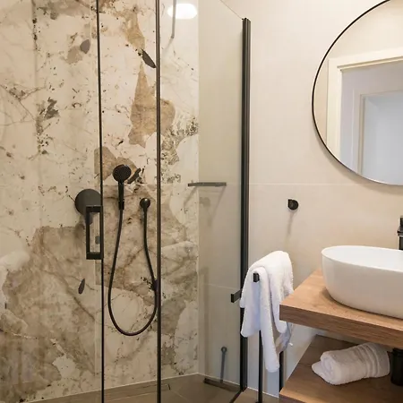 Palm Tree Superior - Specially Designed Three-room - Location Right Next To The And The Center - Beautiful Terrace * スプリト