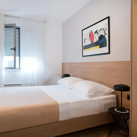 Palm Tree Superior - Specially Designed Three-room - Location Right Next To The And The Center - Beautiful Terrace * スプリト