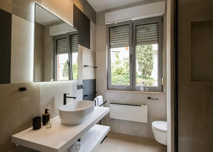 Palm Tree Superior - Specially Designed Three-room - Location Right Next To The And The Center - Beautiful Terrace *