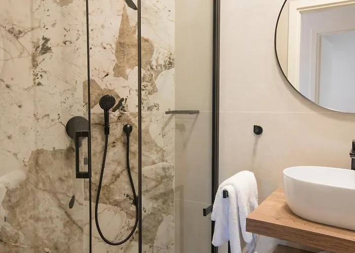 Palm Tree Superior - Specially Designed Three-room - Location Right Next To The And The Center - Beautiful Terrace * Split