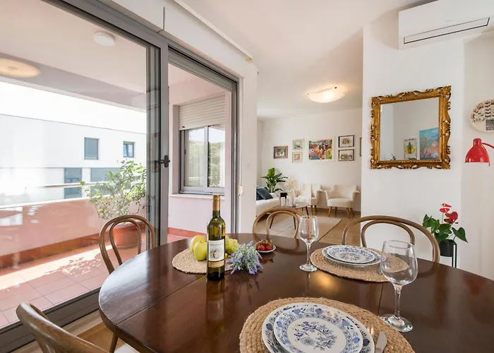 Apartment Palm Tree Superior - Specially Designed Three-room - Location Right Next To The And The Center - Beautiful Terrace Split