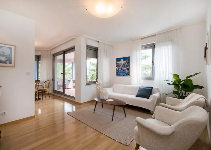 Palm Tree Superior - Specially Designed Three-room - Location Right Next To The And The Center - Beautiful Terrace Split