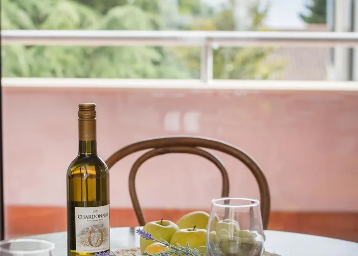 Palm Tree Superior - Specially Designed Three-room - Location Right Next To The And The Center - Beautiful Terrace *