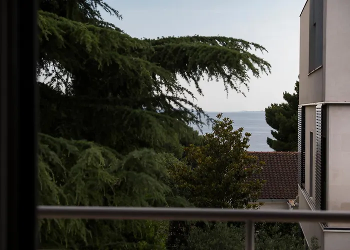 Palm Tree Superior - Specially Designed Three-room - Location Right Next To The And The Center - Beautiful Terrace Split