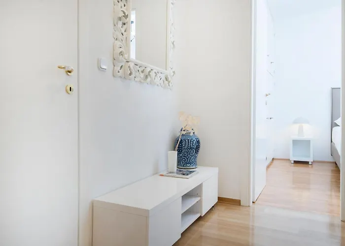 Palm Tree Superior - Specially Designed Three-room - Location Right Next To The And The Center - Beautiful Terrace Apartment