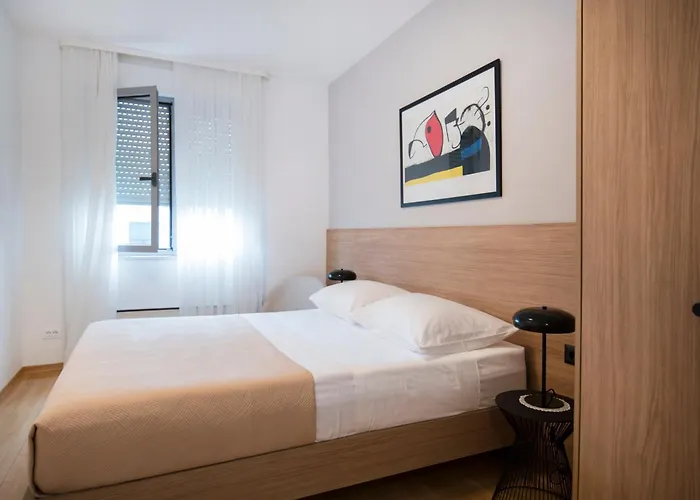 Palm Tree Superior - Specially Designed Three-room - Location Right Next To The And The Center - Beautiful Terrace * Split