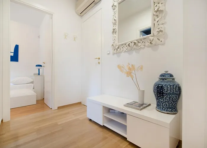 Palm Tree Superior - Specially Designed Three-room - Location Right Next To The And The Center - Beautiful Terrace * Split