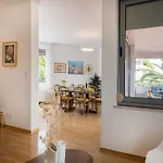 アパート Palm Tree Superior - Specially Designed Three-room - Location Right Next To The And The Center - Beautiful Terrace スプリト