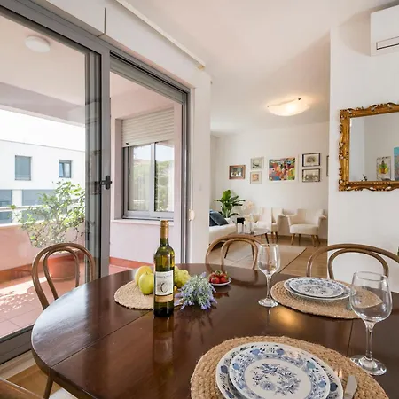 Apartment Palm Tree Superior - Specially Designed Three-room - Location Right Next To The And The Center - Beautiful Terrace Split