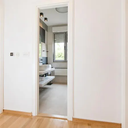 Palm Tree Superior - Specially Designed Three-room - Location Right Next To The And The Center - Beautiful Terrace Apartment