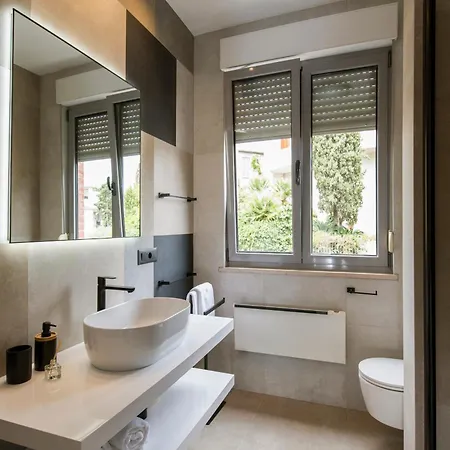 Palm Tree Superior - Specially Designed Three-room - Location Right Next To The And The Center - Beautiful Terrace *