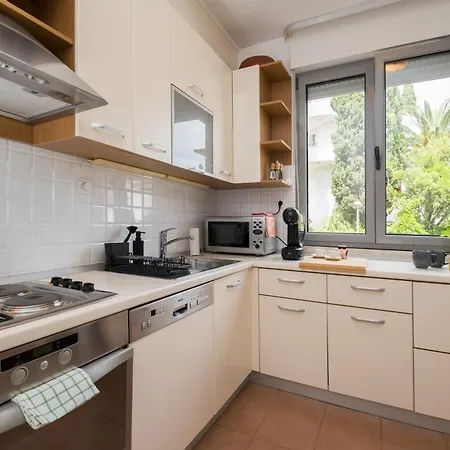 Apartman Palm Tree Superior - Specially Designed Three-room - Location Right Next To The And The Center - Beautiful Terrace *