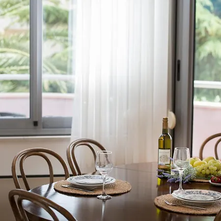 Palm Tree Superior - Specially Designed Three-room - Location Right Next To The And The Center - Beautiful Terrace