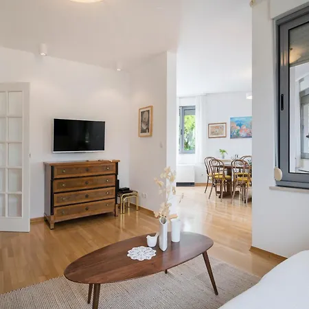 Apartman Palm Tree Superior - Specially Designed Three-room - Location Right Next To The And The Center - Beautiful Terrace *